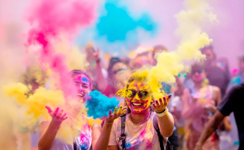 Holi Festival: descubra como esse festival une cores, primavera e mitologia