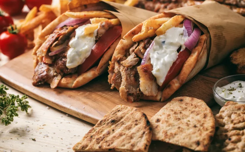 Gyros grego: o que é e por que é o sabor de rua mais famoso da Grécia?